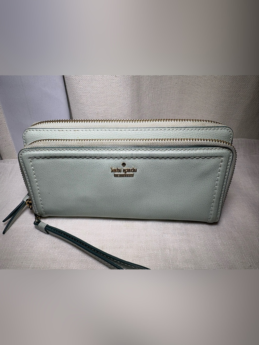Kate Spade New York Mint Green Pebbled Leather Double Zip Wristlet Wallet - Picture 2 of 11